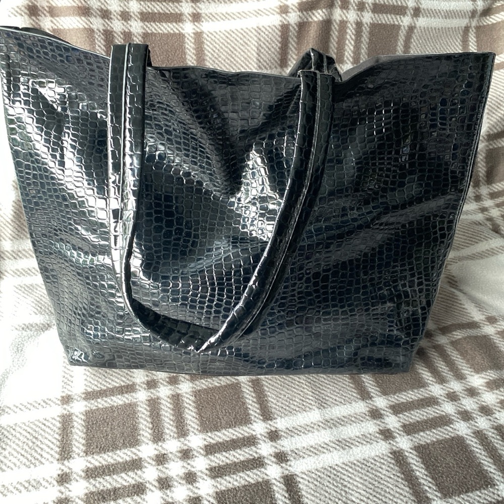 Black shoulder bag